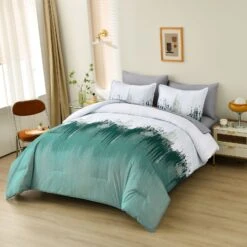 Floral Stripes Comforter Set, King Size, Plush 3-Piece Bedding With Pillowcases