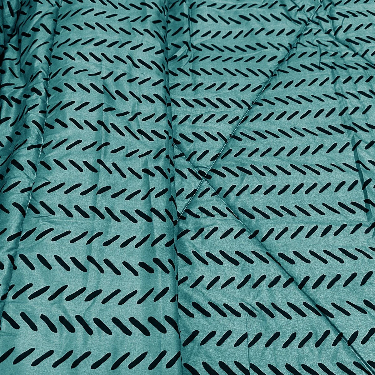 Hotel Living 3 Pce Light Weight Comforter Set Queen/King Oscar Herringbone 2 Hotel Living 3 Pce Light Weight Comforter Set Queen/King Oscar Herringbone - Image 2